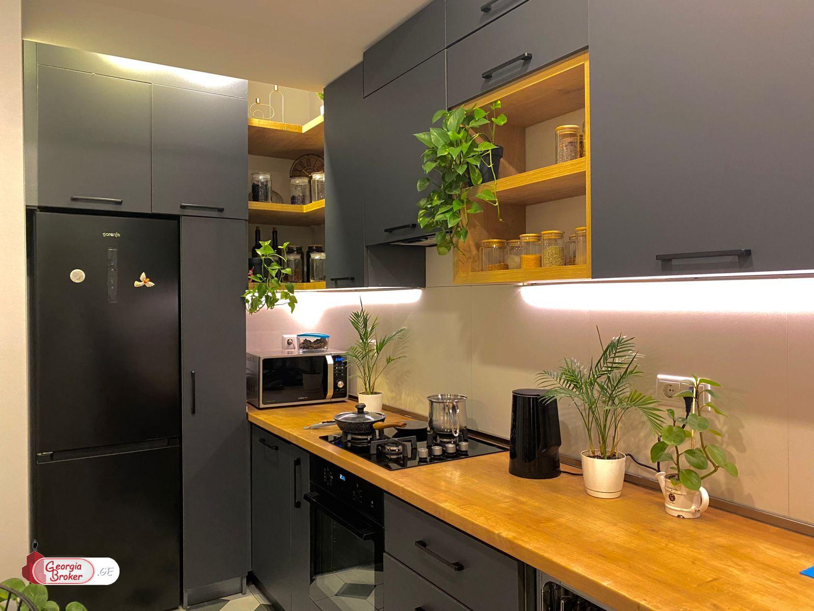 იყიდება ახალი გარემონტებული 5 ოთახიანი ბინა